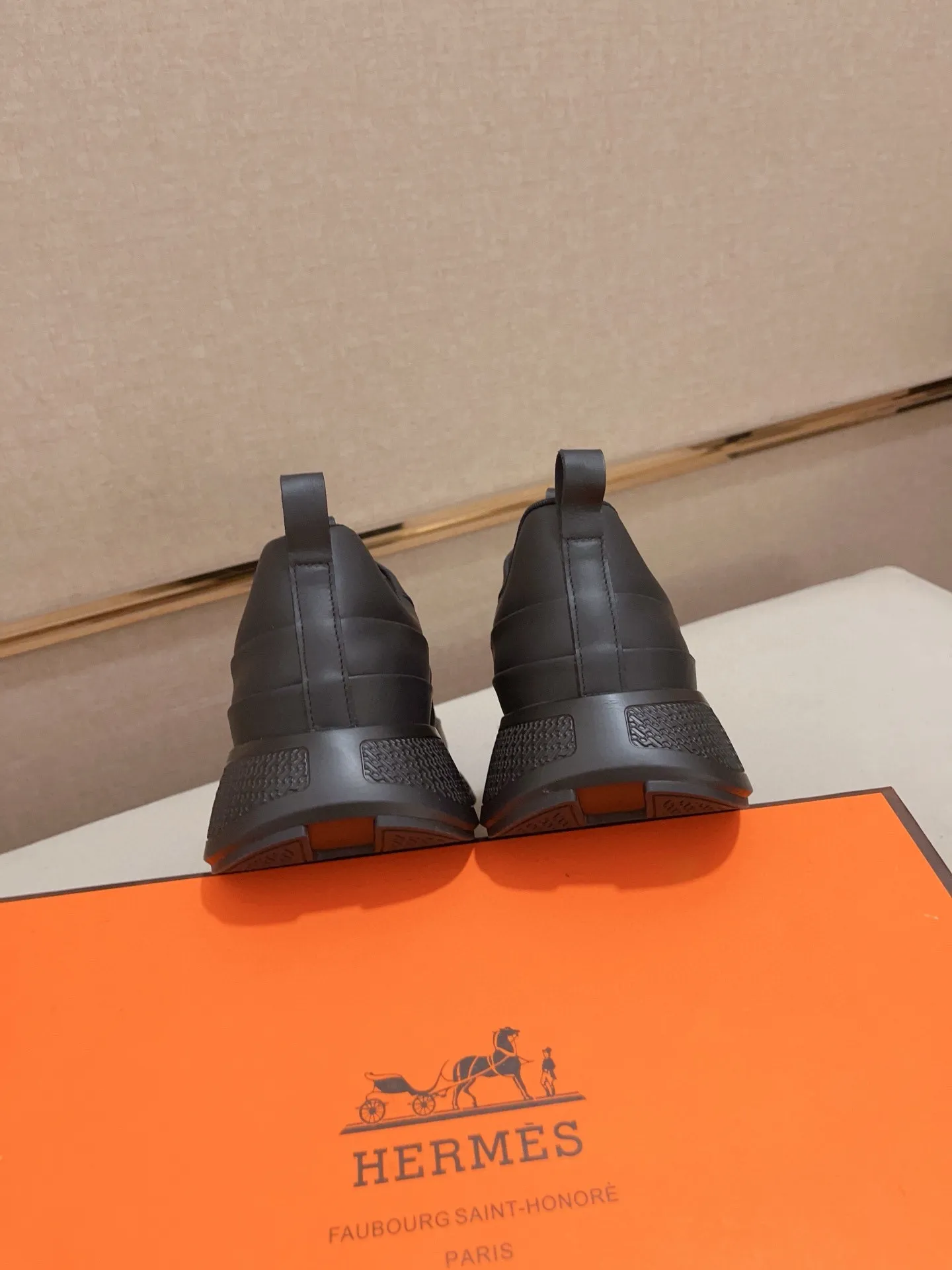 Men's clothing and shoes💰: 660💰《HERMES》【Classic Original Version】Hermès; Top 🔝 Purchasing Agency 🔍🔍Men’s latest 🇺🇸 counters are on sale simultaneously, original imported from Italy ▲▲Silk cowhide with breathable fabric ▲▲ (high-end and expensive Qi·Grade) Exquisite workmanship (Italian 🇮🇹Imported water-dyed 🐂cowhide lining) Sole: Original sole provided by the original factory, ⚠️Exclusive double-layer activity·TPR·Rubber·Combined molded outsole; Super·comfortable·wear-resistant·non-slip·environmental protection The real thing is more beautiful if you take the real thing (high quality, follow the order), you can enter and exit the counter at will * Number of yards: 38·39·40·41·42·43·44# (can be customized 45.)